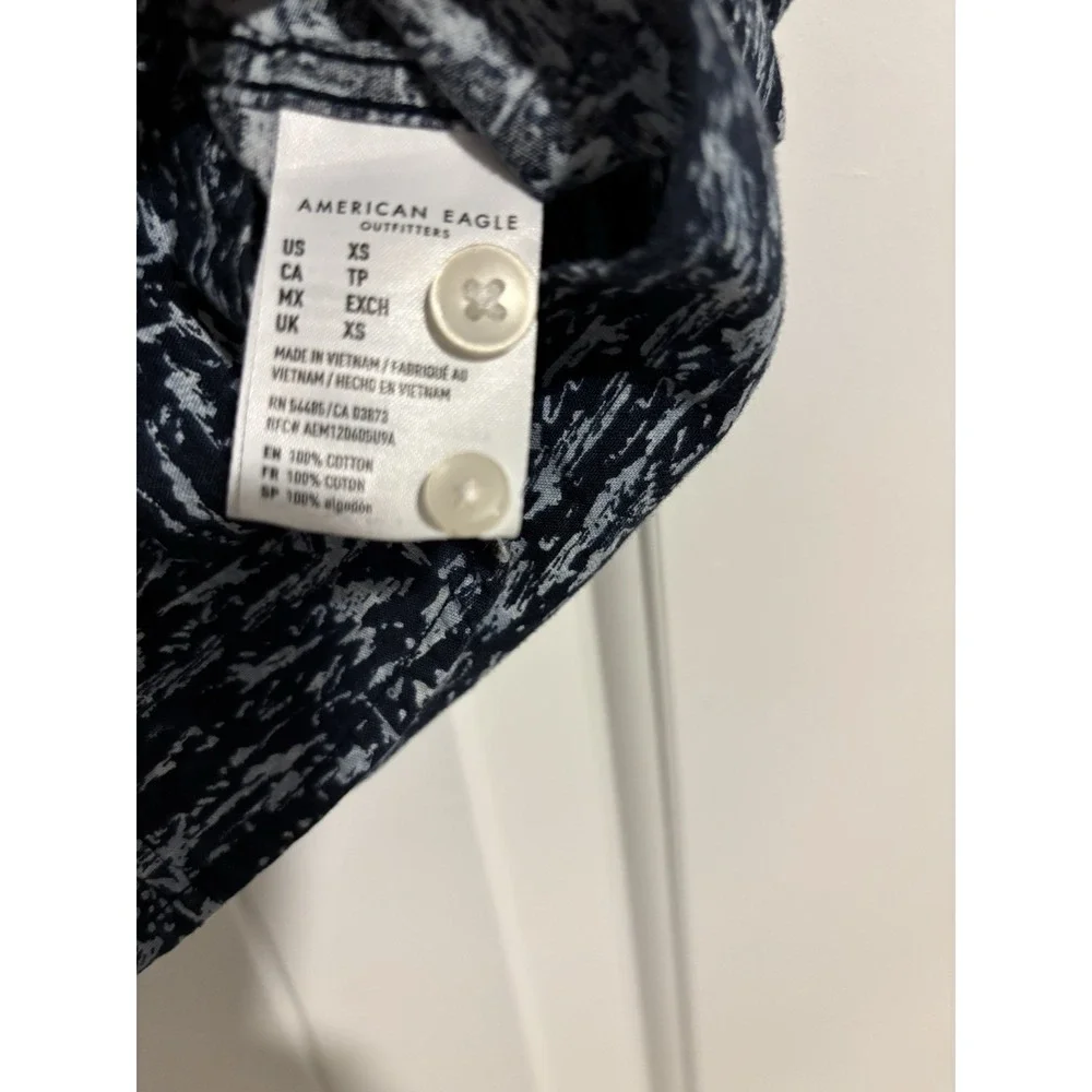 American Eagle Men's XS Blue/White Abstract Print Cotton Woven Button-Up Shirt